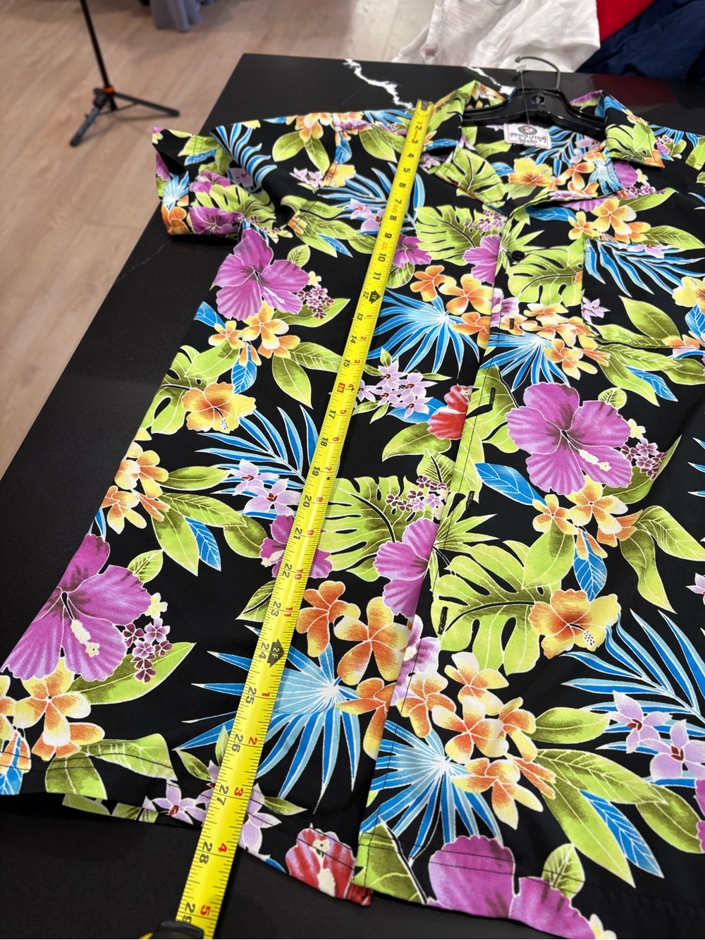 Revolution‎ Black Hawaiian Shirt with Green, Blue & Purple Floral Print men’s S - Picture 4 of 5